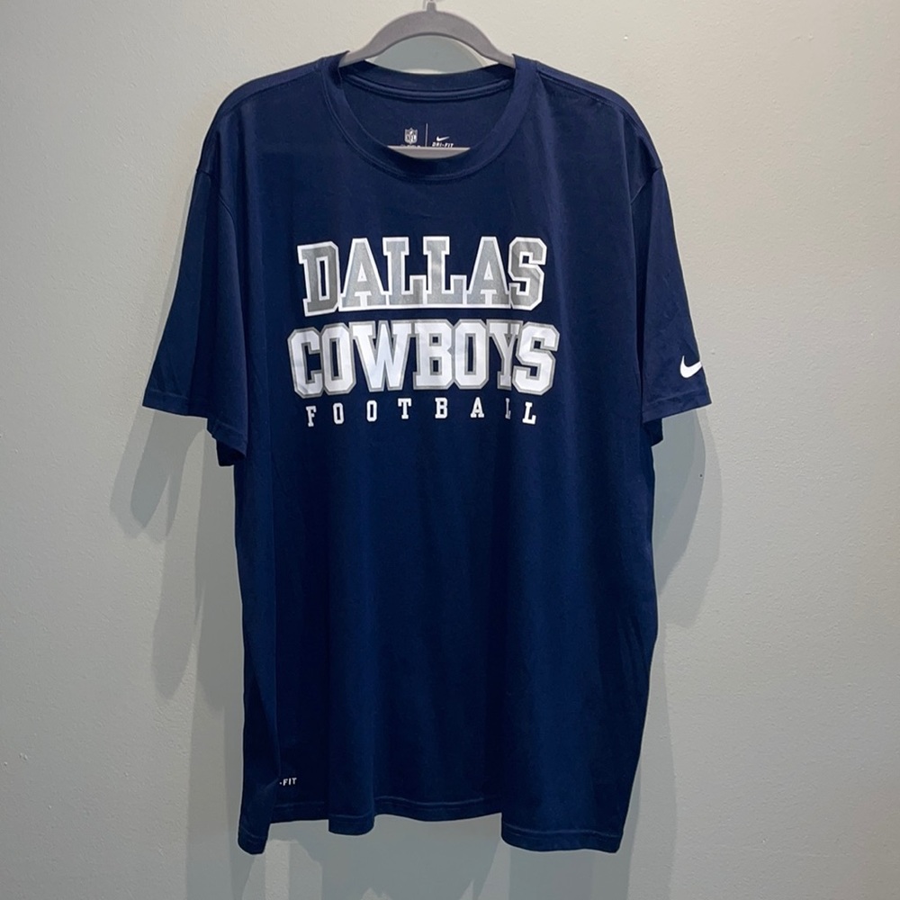 Nike Dallas cowboys NFL dry fit. Good condition. Size mens XXL.